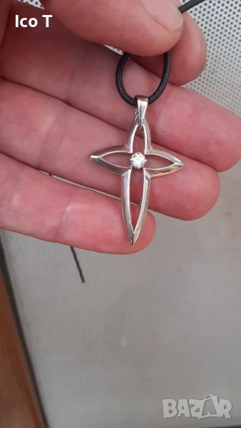 сребърен кръст с цирконии , снимка 1