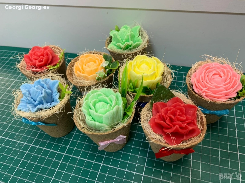 цветя изработени с глицеринов ароматен сапун и Българска роза Стара Загора,бивше кино Септември, снимка 1