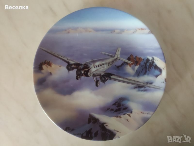 Порцеланова чиния със самолет , снимка 1