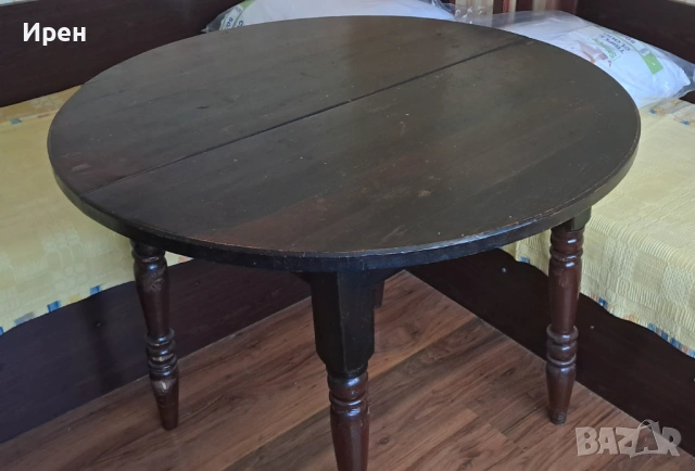 Разтегателна кръгла маса от дърво