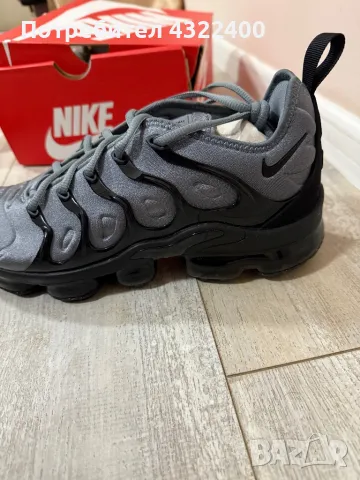 Оригинални обувки Nike Air Vapormax Plus, снимка 5 - Спортни обувки - 48261759