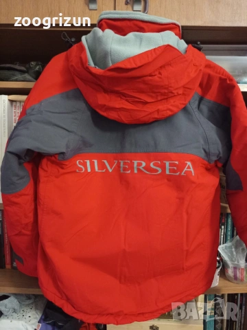 Дамско спортно яке с качулка и поларена подплата