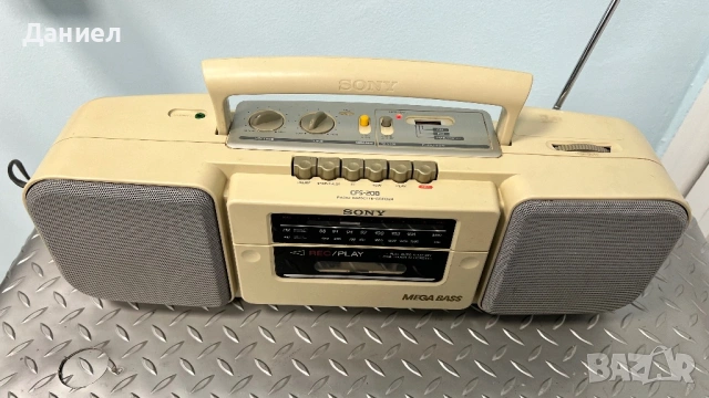 Радиокасетофон Sony CFS-208, снимка 2 - Ресийвъри, усилватели, смесителни пултове - 53249196