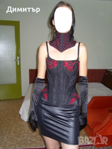 Яка с банели в готик стил, черна с червени точки