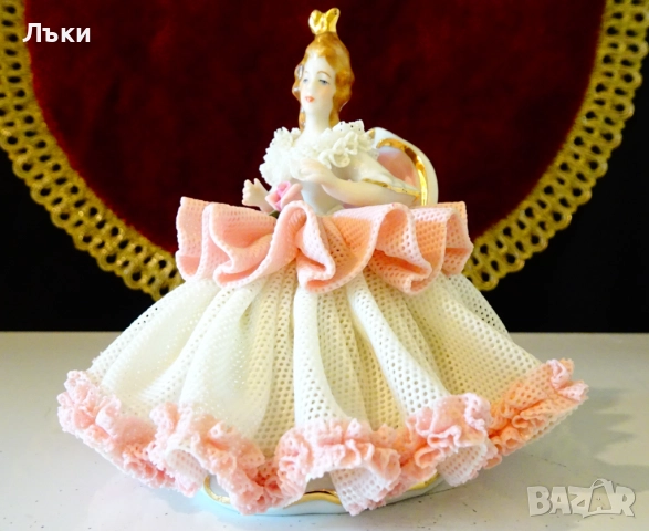 Порцеланова фигура Дрезденска дантела., снимка 12 - Статуетки - 51695339