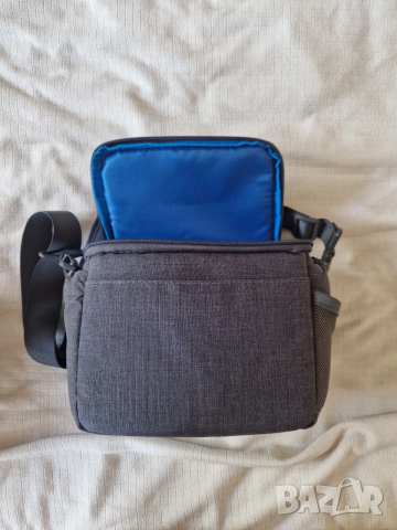 Rivacase чанта за фотоапарат с разделения и дъждобран, снимка 3 - Фотоапарати - 53837520