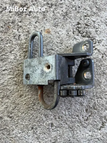 Панта врата предна дясна Фолксваген Голф 5 VW Golf, снимка 3 - Части - 50364786