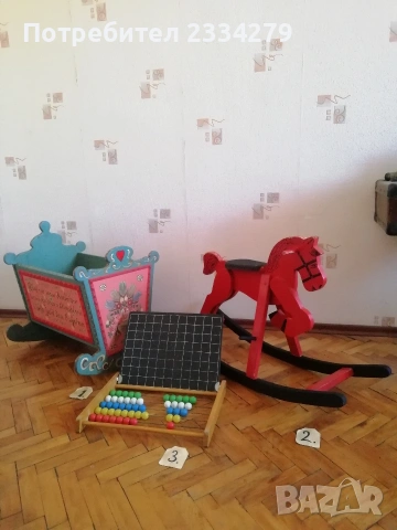 Стари дървени люлка-легло, люлеещ кон и атрибут за обучение, дървени рисувани. 