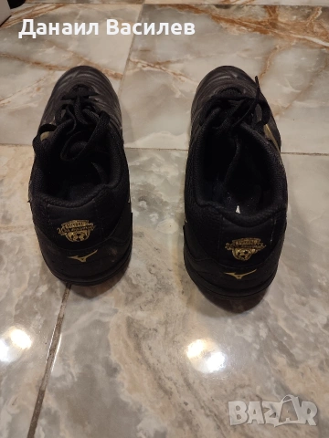 Футзални обувки Mizuno 44.5 – отлично състояние, снимка 4 - Футбол - 54145013