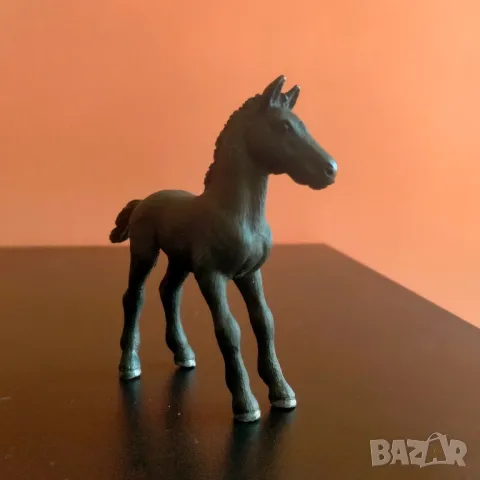 Колекционерска фигурка Schleich Кон Friesian Foal Baby Horse 2006 13622, снимка 5 - Колекции - 48548339