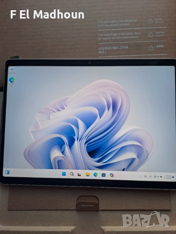 Microsoft Surface Pro 10 за бизнес като нов, снимка 3 - Лаптопи за работа - 54149079