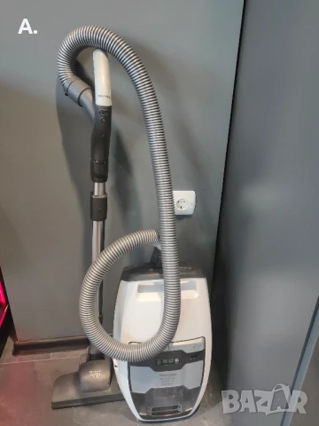 Продавам прахосмукачка в много добро състояние Миеле., снимка 3 - Прахосмукачки - 51386723