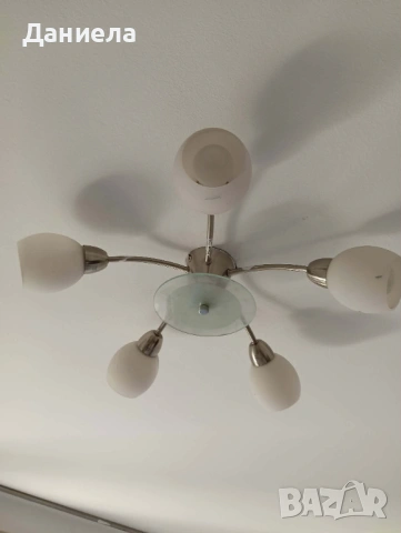 Полилей с пет фасунки и хромирани метални части.