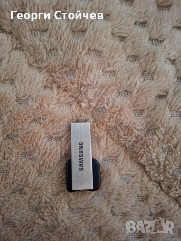 Продавам златно покритие за флаш устройство 4GB