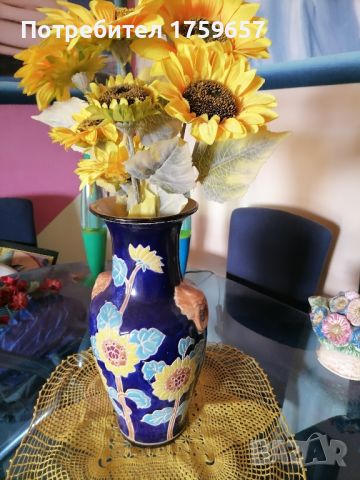 Керамична ваза със слънчогледи , снимка 1 - Декорация за дома - 46198336