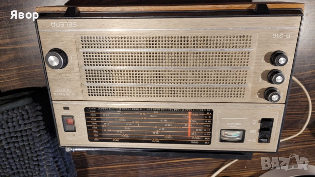 Радио Селена от соца ретро работещо, вкл. На 220 волта с кабел 