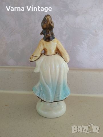 Порцеланова статуетка на Дама с кошница, снимка 3 - Колекции - 46414498