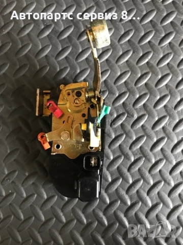 Оригинален механизъм за заключване на предна лява врата за Jeep Cherokee 2002–2008 г, снимка 2 - Части - 52970408