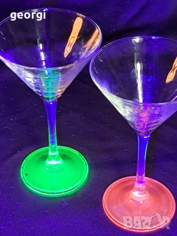 две френски чаши за мартини от ураново стъкло M1, снимка 3 - Чаши - 54163664