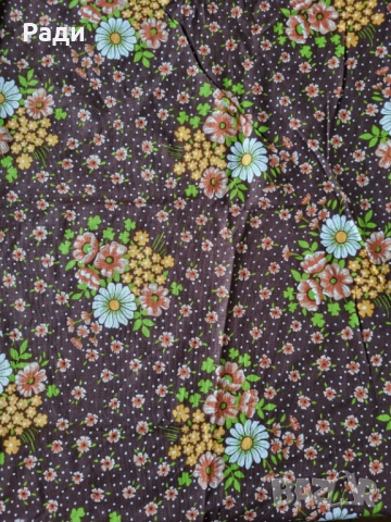 Продавам платове за рокля кафяви с цветя 