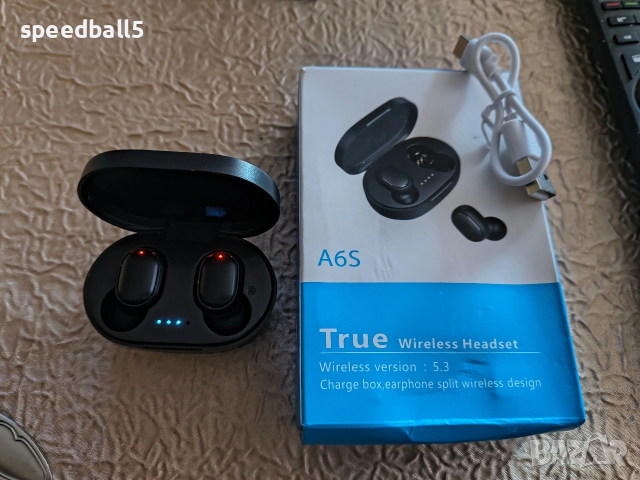 Продавам слушалки.