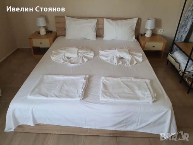 Продавам легла с матраци, хотелско обзавеждане