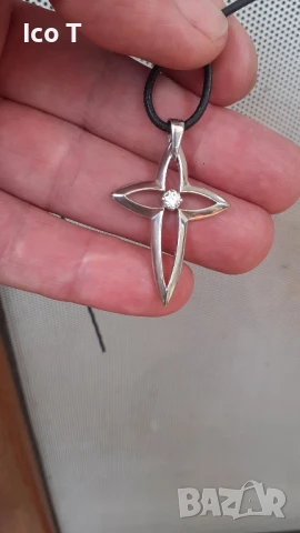 сребърен кръст с цирконии 