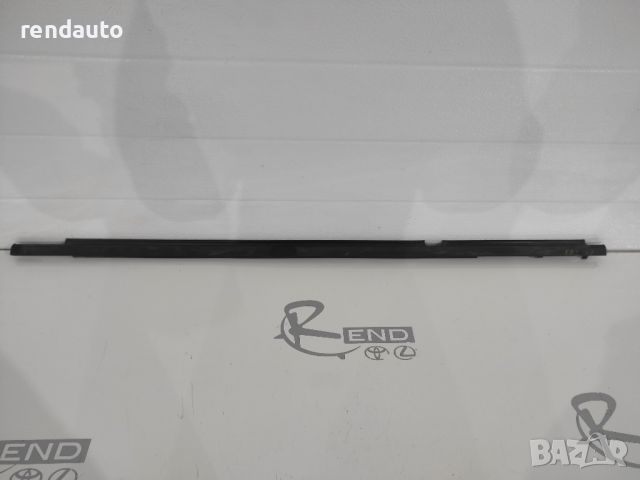 Задна лява водобранна лайсна за врата за Toyota Rav4 2000-2006 , снимка 1 - Части - 45126803