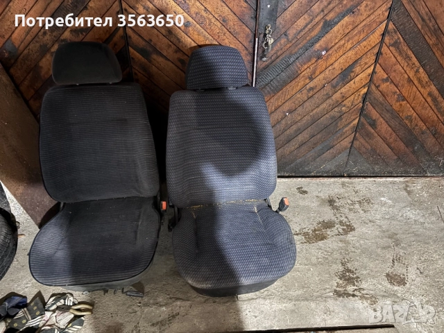 Две десни седалки за голф 3