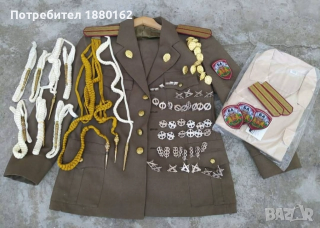 Парадни униформи , снимка 8 - Антикварни и старинни предмети - 52231696
