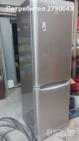 хладилник с фризер , снимка 1 - Хладилници - 46436817