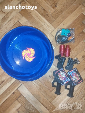 Два броя бейблед ,с метални рингове, с игрално поле, снимка 12 - Игри и пъзели - 34426189