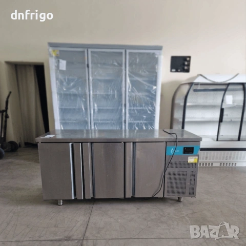 Професионална хладилна маса три врати