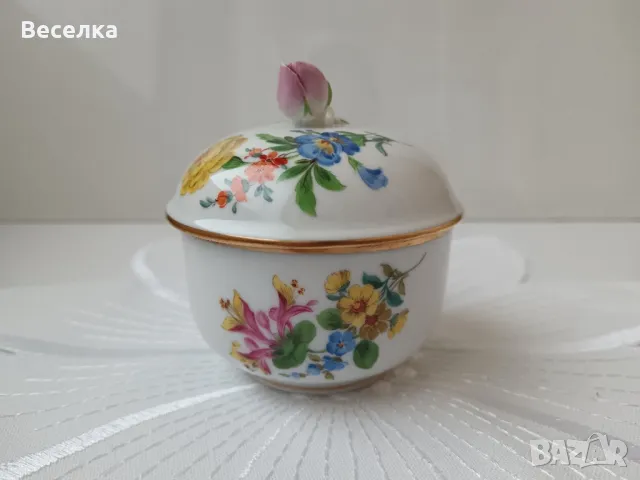 Meissen, захарница с декор букет, маркировка кръстосани мечове , снимка 1 - Антикварни и старинни предмети - 48438649