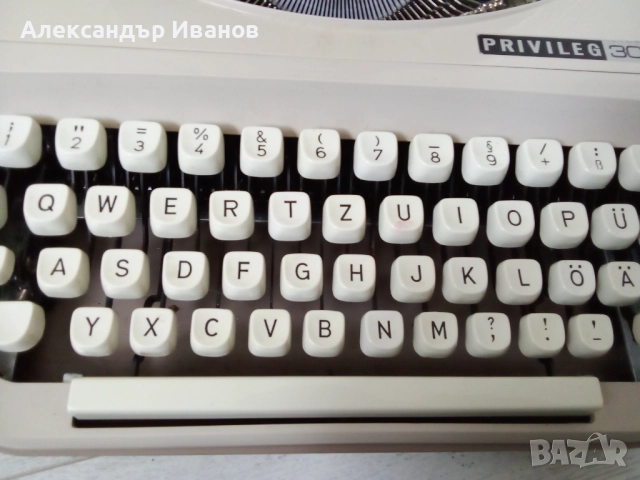 Японска пишеща машина PRIVILEG 1972 г., снимка 2 - Антикварни и старинни предмети - 51941791