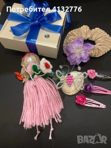 Продават се подаръчни комплекти за момичета. 