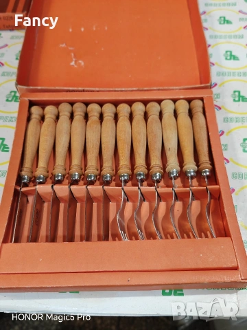 Комплект прибори за хранене Боженци