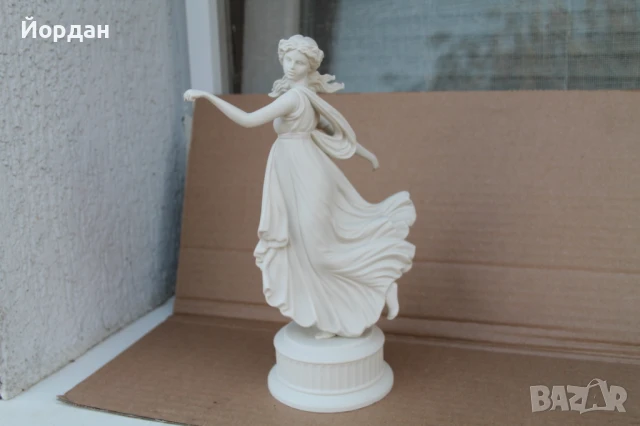 Английска порцеланова фигура 'Wedgwood   The dancing hours 1  993
