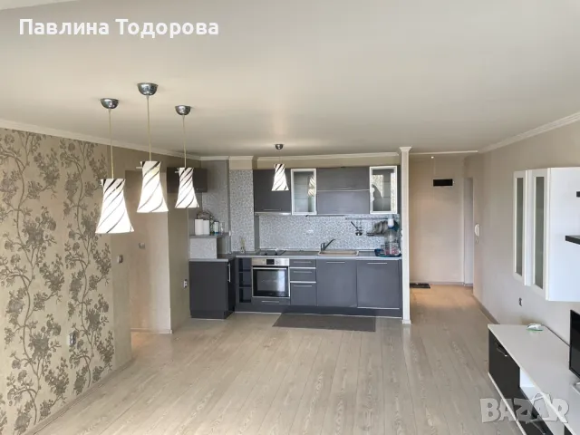 Продава тристаен монолит,център с парко място., снимка 1 - Aпартаменти - 46976516