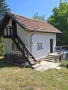 Продавам малка двуетажна къща в с.Ярославци, община Брезник, снимка 1