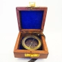 Компас от бронз в дървена кутия., снимка 1
