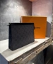 100% ОРИГИНАЛЕН Louis Vuitton Clutch Voyage MM + бележки и кутия, снимка 2