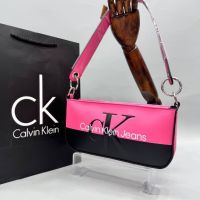 Дамска чанта Calvin Klein, снимка 1 - Чанти - 45136837
