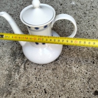 Порцеланов чайник, снимка 3 - Антикварни и старинни предмети - 45034395