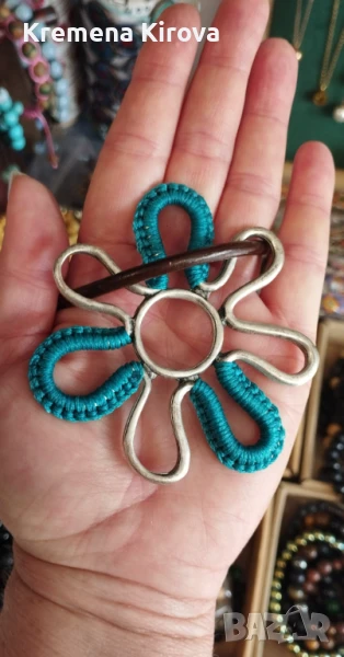 Колие и гривна с масивно цвете и естествена кожа. С плетка., снимка 1