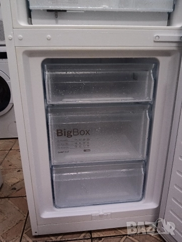 Като нов комбиниран хладилник с фризер Бош Bosch A+++ с две години гаранция!, снимка 6 - Хладилници - 52543947