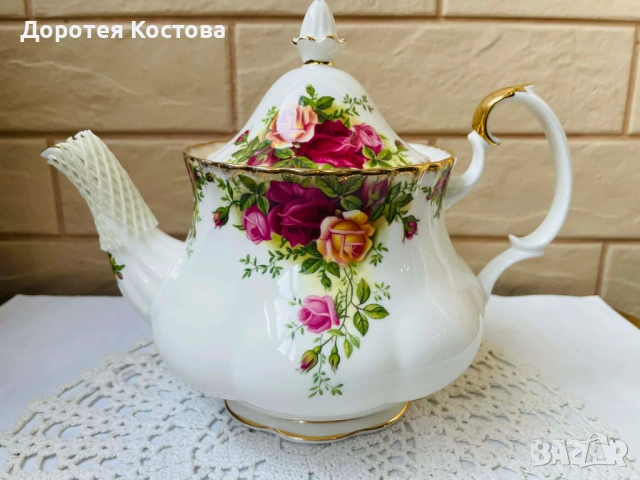 ROYAL ALBERT красив чайник от Англия от костен порцелан