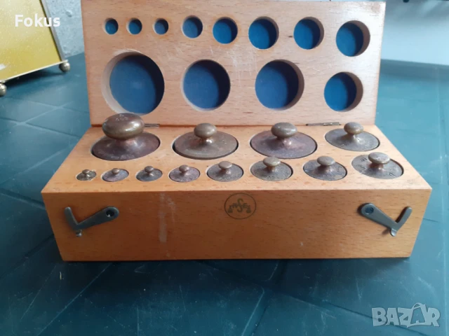 Комплект стари антикварни теглилки тежести с кутия - бронз, снимка 2 - Антикварни и старинни предмети - 50863129