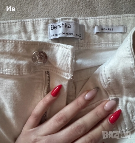 Бели дамски дънки Bershka, снимка 4 - Дънки - 52982482