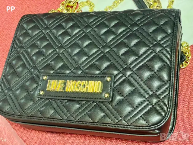 Оригинална дамска чанта Love Moschino, снимка 9 - Чанти - 49454485